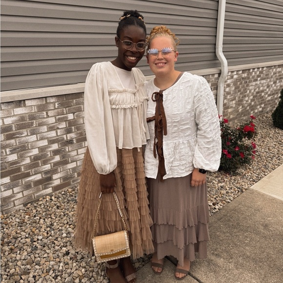 โฟ AUTUMNโS CLOSET โฟ - Picture 2 of 3